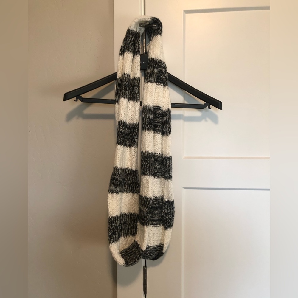 Knitted scarf